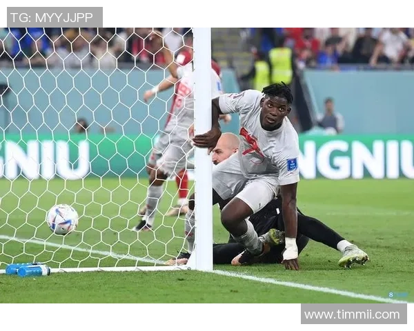 足坛巨星私下吸烟习惯曝光引发外界对运动员健康与榜样作用的热议